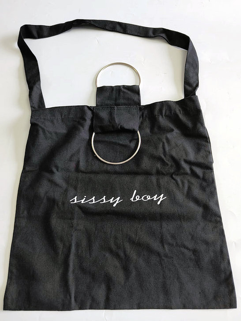 黑色棉袋和白色徽标